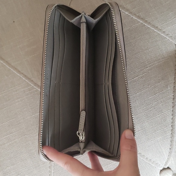 Michael Kors Gray Leather Zip Clutch Waller - Picture 6 of 10